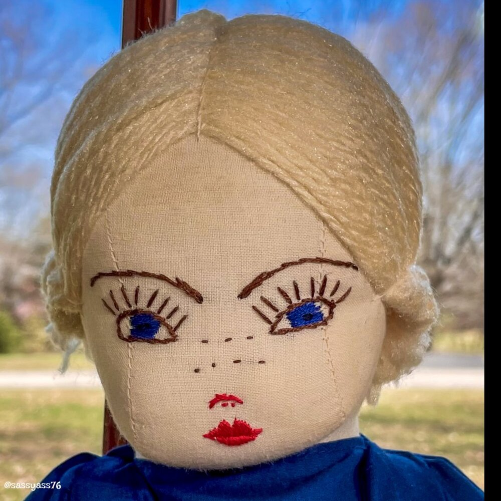 ▪️VTG▪️1980's18 Inch RARE & HARD-TO-FIND Handmade Embroidered Shakertown Doll - Picture 3 of 12